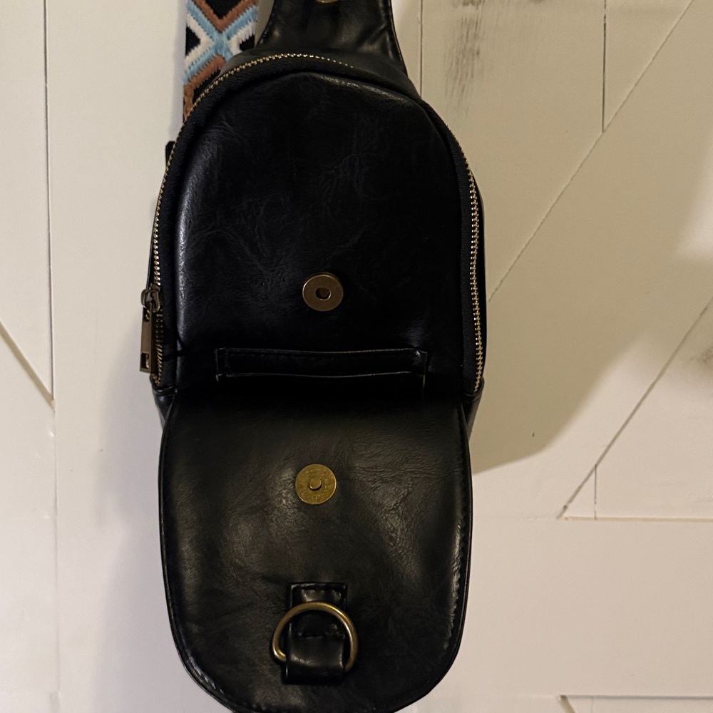 Cross body bag with vibrant native strap - Picture 8 of 15